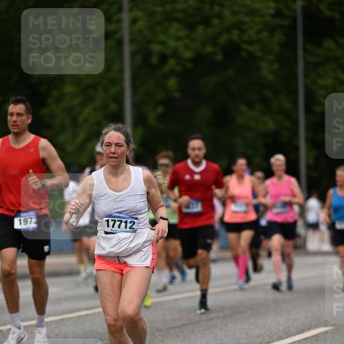 29.06.2025 - hella hamburg halbmarathon Dr. Thomas Lammeyer http://msf.ph/oto/8508993 29.06.2025 10:30:45 Kennedybrücke 1300, 1479, 1973, 3617, 4267, 4268, 4315, 4358, 5494, 5497, 6159, 6637, 7069, 8281, 8306, 8674, 8942, 9573, 9811, 10104, 10465, 11110, 11139 meine-sportfotos.de
