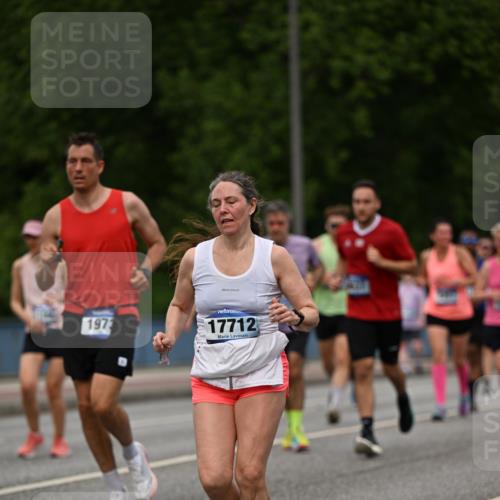 29.06.2025 - hella hamburg halbmarathon Dr. Thomas Lammeyer http://msf.ph/oto/8508995 29.06.2025 10:30:45 Kennedybrücke 1300, 1479, 1973, 3617, 4267, 4268, 4315, 4358, 5494, 5497, 6159, 6637, 7069, 8281, 8306, 8674, 8942, 9573, 9811, 10104, 10465, 11110, 11139 meine-sportfotos.de