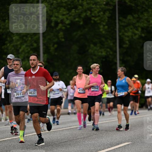 29.06.2025 - hella hamburg halbmarathon Dr. Thomas Lammeyer http://msf.ph/oto/8509007 29.06.2025 10:30:46 Kennedybrücke 1300, 1479, 1973, 3617, 4267, 4268, 4315, 4358, 5494, 5497, 6159, 6637, 7069, 8281, 8306, 8674, 8942, 9573, 9811, 10104, 10465, 11110, 11139 meine-sportfotos.de