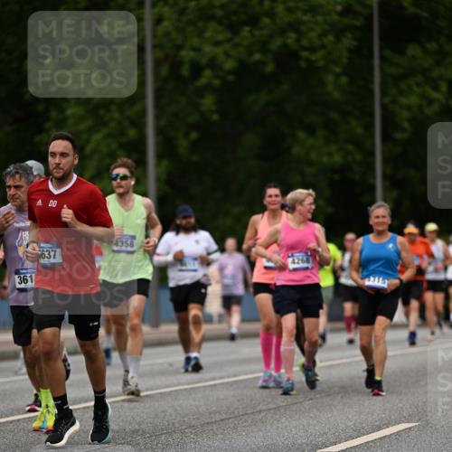 29.06.2025 - hella hamburg halbmarathon Dr. Thomas Lammeyer http://msf.ph/oto/8509014 29.06.2025 10:30:46 Kennedybrücke 1300, 1479, 1973, 3617, 4267, 4268, 4315, 4358, 5494, 5497, 6159, 6637, 7069, 8281, 8306, 8674, 8942, 9573, 9811, 10104, 10465, 11110, 11139 meine-sportfotos.de