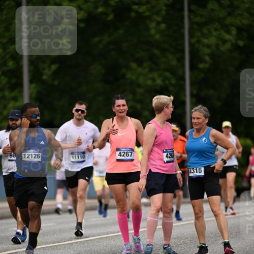 29.06.2025 - hella hamburg halbmarathon Dr. Thomas Lammeyer http://msf.ph/oto/8509016 29.06.2025 10:30:48 Kennedybrücke 1300, 1479, 1973, 3617, 4267, 4268, 4315, 4358, 4844, 5494, 5497, 6159, 6637, 6905, 8281, 8306, 8674, 8942, 9573, 9811, 10104, 10465, 11110, 11139 meine-sportfotos.de