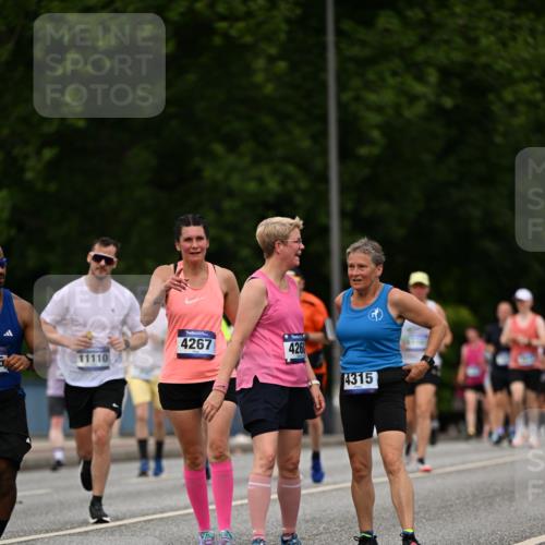 29.06.2025 - hella hamburg halbmarathon Dr. Thomas Lammeyer http://msf.ph/oto/8509019 29.06.2025 10:30:48 Kennedybrücke 1300, 1479, 1973, 3617, 4267, 4268, 4315, 4358, 4844, 5494, 5497, 6159, 6637, 6905, 8281, 8306, 8674, 8942, 9573, 9811, 10104, 10465, 11110, 11139 meine-sportfotos.de