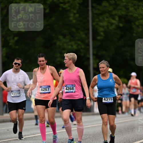 29.06.2025 - hella hamburg halbmarathon Dr. Thomas Lammeyer http://msf.ph/oto/8509028 29.06.2025 10:30:49 Kennedybrücke 1300, 1479, 1973, 2775, 3617, 4267, 4268, 4315, 4358, 4844, 5494, 5497, 6159, 6637, 6905, 8281, 8306, 8674, 8942, 9811, 10104, 10465, 11110, 11139 meine-sportfotos.de