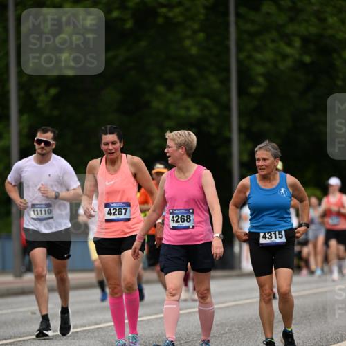 29.06.2025 - hella hamburg halbmarathon Dr. Thomas Lammeyer http://msf.ph/oto/8509032 29.06.2025 10:30:49 Kennedybrücke 1300, 1479, 1973, 2775, 3617, 4267, 4268, 4315, 4358, 4844, 5494, 5497, 6159, 6637, 6905, 8281, 8306, 8674, 8942, 9811, 10104, 10465, 11110, 11139 meine-sportfotos.de