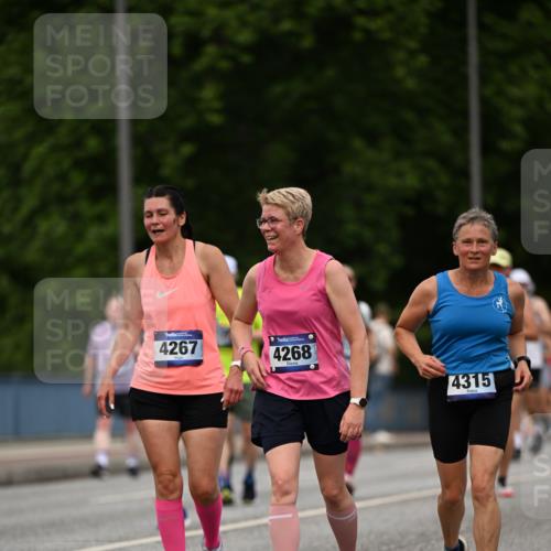 29.06.2025 - hella hamburg halbmarathon Dr. Thomas Lammeyer http://msf.ph/oto/8509046 29.06.2025 10:30:51 Kennedybrücke 1300, 1479, 1973, 2306, 2775, 3617, 4267, 4268, 4315, 4358, 4844, 5494, 6159, 6637, 6905, 7929, 8281, 8306, 8674, 8942, 9811, 10104, 10465, 11110, 11139 meine-sportfotos.de