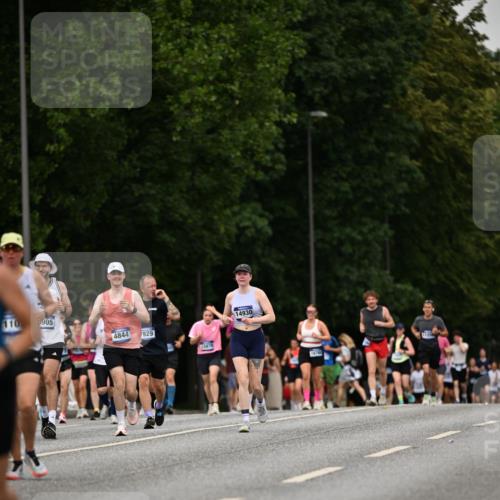 29.06.2025 - hella hamburg halbmarathon Dr. Thomas Lammeyer http://msf.ph/oto/8509055 29.06.2025 10:30:52 Kennedybrücke 1300, 1479, 1973, 2306, 2775, 3617, 4267, 4268, 4315, 4358, 4844, 5494, 6159, 6637, 6905, 7929, 8281, 8306, 8674, 8942, 9811, 10104, 10465, 11110, 11139, 11256 meine-sportfotos.de