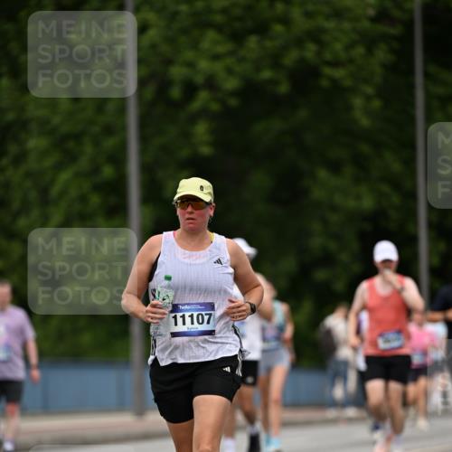 29.06.2025 - hella hamburg halbmarathon Dr. Thomas Lammeyer http://msf.ph/oto/8509057 29.06.2025 10:30:57 Kennedybrücke 1300, 1973, 2306, 2775, 3617, 4267, 4268, 4315, 4358, 4844, 5494, 6159, 6625, 6637, 6905, 7929, 8281, 8306, 8674, 8942, 9811, 10104, 11110, 11256 meine-sportfotos.de