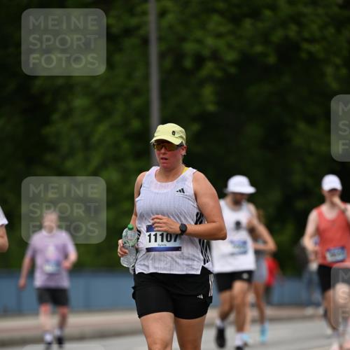 29.06.2025 - hella hamburg halbmarathon Dr. Thomas Lammeyer http://msf.ph/oto/8509060 29.06.2025 10:30:58 Kennedybrücke 1300, 1973, 2306, 2775, 3617, 4267, 4268, 4315, 4358, 4844, 5494, 6159, 6625, 6637, 6905, 7929, 8281, 8306, 8674, 8942, 9811, 10104, 11110, 11256 meine-sportfotos.de