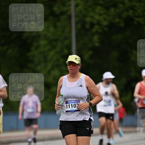 29.06.2025 - hella hamburg halbmarathon Dr. Thomas Lammeyer http://msf.ph/oto/8509065 29.06.2025 10:30:58 Kennedybrücke 1300, 1973, 2306, 2775, 3617, 4267, 4268, 4315, 4358, 4844, 5494, 6159, 6625, 6637, 6905, 7929, 8281, 8306, 8674, 8942, 9811, 10104, 11110, 11256 meine-sportfotos.de