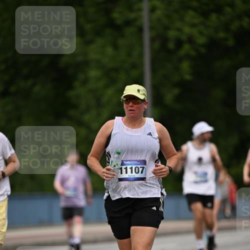 29.06.2025 - hella hamburg halbmarathon Dr. Thomas Lammeyer http://msf.ph/oto/8509067 29.06.2025 10:30:58 Kennedybrücke 1300, 1973, 2306, 2775, 3617, 4267, 4268, 4315, 4358, 4844, 5494, 6159, 6625, 6637, 6905, 7929, 8281, 8306, 8674, 8942, 9811, 10104, 11110, 11256 meine-sportfotos.de