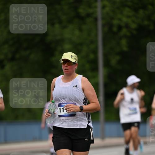29.06.2025 - hella hamburg halbmarathon Dr. Thomas Lammeyer http://msf.ph/oto/8509075 29.06.2025 10:30:58 Kennedybrücke 1300, 1973, 2306, 2775, 3617, 4267, 4268, 4315, 4358, 4844, 5494, 6159, 6625, 6637, 6905, 7929, 8281, 8306, 8674, 8942, 9811, 10104, 11110, 11256 meine-sportfotos.de