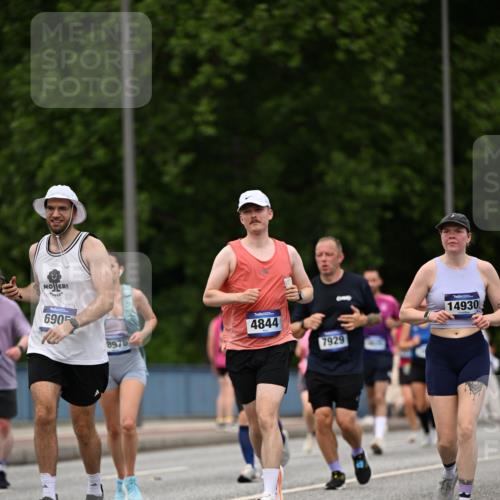 29.06.2025 - hella hamburg halbmarathon Dr. Thomas Lammeyer http://msf.ph/oto/8509078 29.06.2025 10:31:00 Kennedybrücke 1300, 2306, 2775, 3617, 4267, 4268, 4315, 4358, 4844, 5494, 6159, 6625, 6637, 6905, 7929, 8281, 8306, 8674, 8942, 9811, 10077, 10104, 11110, 11256 meine-sportfotos.de