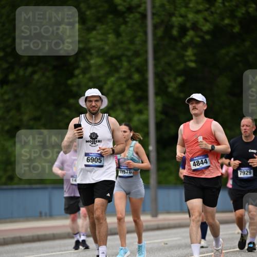 29.06.2025 - hella hamburg halbmarathon Dr. Thomas Lammeyer http://msf.ph/oto/8509085 29.06.2025 10:31:00 Kennedybrücke 1300, 2306, 2775, 3617, 4267, 4268, 4315, 4358, 4844, 5494, 6159, 6625, 6637, 6905, 7929, 8281, 8306, 8674, 8942, 9811, 10077, 10104, 11110, 11256 meine-sportfotos.de