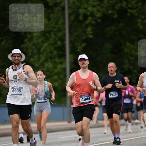 29.06.2025 - hella hamburg halbmarathon Dr. Thomas Lammeyer http://msf.ph/oto/8509091 29.06.2025 10:31:01 Kennedybrücke 1300, 1481, 2306, 2775, 3617, 4267, 4268, 4315, 4358, 4844, 5494, 6159, 6625, 6905, 7929, 8281, 8306, 8674, 8942, 9811, 10077, 10104, 11110, 11256 meine-sportfotos.de