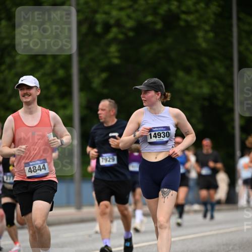 29.06.2025 - hella hamburg halbmarathon Dr. Thomas Lammeyer http://msf.ph/oto/8509102 29.06.2025 10:31:02 Kennedybrücke 1300, 1481, 2306, 2775, 3617, 4267, 4268, 4315, 4358, 4844, 5494, 6159, 6625, 6905, 7929, 8281, 8306, 8674, 8942, 9811, 10077, 10104, 11110, 11256 meine-sportfotos.de