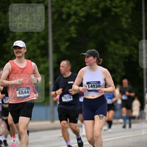 29.06.2025 - hella hamburg halbmarathon Dr. Thomas Lammeyer http://msf.ph/oto/8509104 29.06.2025 10:31:02 Kennedybrücke 1300, 1481, 2306, 2775, 3617, 4267, 4268, 4315, 4358, 4844, 5494, 6159, 6625, 6905, 7929, 8281, 8306, 8674, 8942, 9811, 10077, 10104, 11110, 11256 meine-sportfotos.de