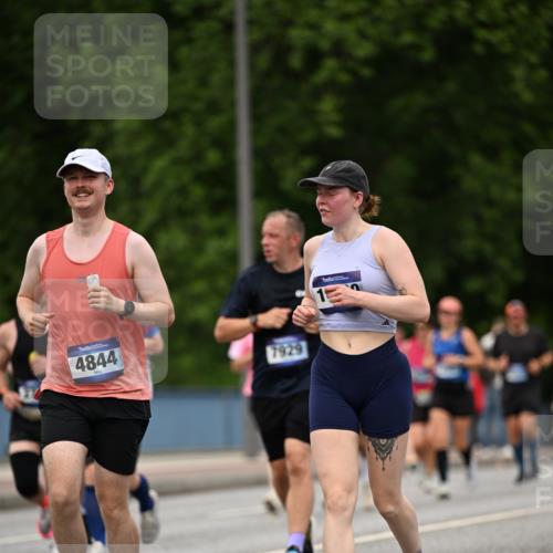 29.06.2025 - hella hamburg halbmarathon Dr. Thomas Lammeyer http://msf.ph/oto/8509109 29.06.2025 10:31:03 Kennedybrücke 1300, 1481, 2306, 2775, 4267, 4268, 4315, 4844, 5494, 6159, 6625, 6905, 7929, 8281, 8306, 8674, 8942, 9811, 10077, 10104, 11110, 11256 meine-sportfotos.de