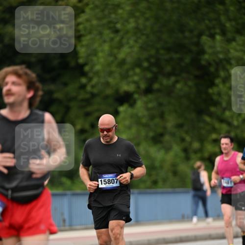 29.06.2025 - hella hamburg halbmarathon Dr. Thomas Lammeyer http://msf.ph/oto/8509150 29.06.2025 10:31:13 Kennedybrücke 1300, 1481, 2306, 2775, 3389, 4844, 6625, 6905, 7929, 8674, 9688, 10077, 10158, 11256 meine-sportfotos.de