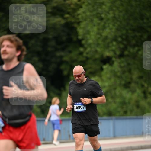 29.06.2025 - hella hamburg halbmarathon Dr. Thomas Lammeyer http://msf.ph/oto/8509154 29.06.2025 10:31:13 Kennedybrücke 1300, 1481, 2306, 2775, 3389, 4844, 6625, 6905, 7929, 8674, 9688, 10077, 10158, 11256 meine-sportfotos.de