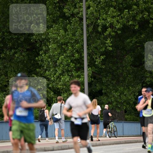 29.06.2025 - hella hamburg halbmarathon Dr. Thomas Lammeyer http://msf.ph/oto/8509157 29.06.2025 10:31:14 Kennedybrücke 1300, 1481, 2306, 2775, 3389, 4844, 6625, 6905, 7929, 8674, 9688, 10077, 10158, 11256 meine-sportfotos.de