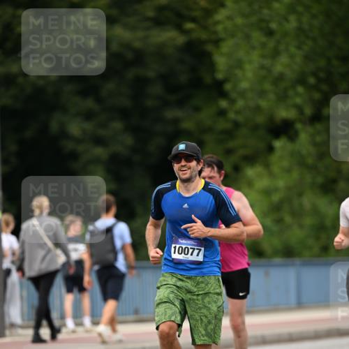 29.06.2025 - hella hamburg halbmarathon Dr. Thomas Lammeyer http://msf.ph/oto/8509172 29.06.2025 10:31:16 Kennedybrücke 1481, 2045, 2306, 2775, 3389, 4844, 6214, 6625, 6905, 7929, 9688, 10077, 10158, 11256 meine-sportfotos.de