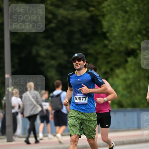 29.06.2025 - hella hamburg halbmarathon Dr. Thomas Lammeyer http://msf.ph/oto/8509174 29.06.2025 10:31:16 Kennedybrücke 1481, 2045, 2306, 2775, 3389, 4844, 6214, 6625, 6905, 7929, 9688, 10077, 10158, 11256 meine-sportfotos.de