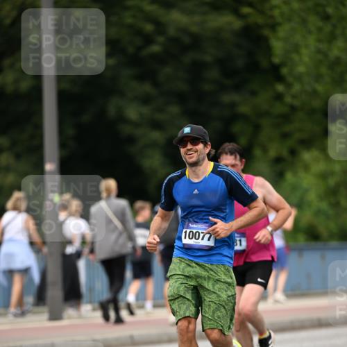 29.06.2025 - hella hamburg halbmarathon Dr. Thomas Lammeyer http://msf.ph/oto/8509177 29.06.2025 10:31:16 Kennedybrücke 1481, 2045, 2306, 2775, 3389, 4844, 6214, 6625, 6905, 7929, 9688, 10077, 10158, 11256 meine-sportfotos.de