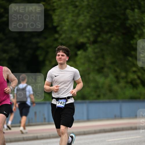 29.06.2025 - hella hamburg halbmarathon Dr. Thomas Lammeyer http://msf.ph/oto/8509182 29.06.2025 10:31:17 Kennedybrücke 1481, 2045, 2306, 2775, 3389, 4507, 4844, 6214, 6625, 6905, 7929, 9688, 10077, 10158, 11256 meine-sportfotos.de