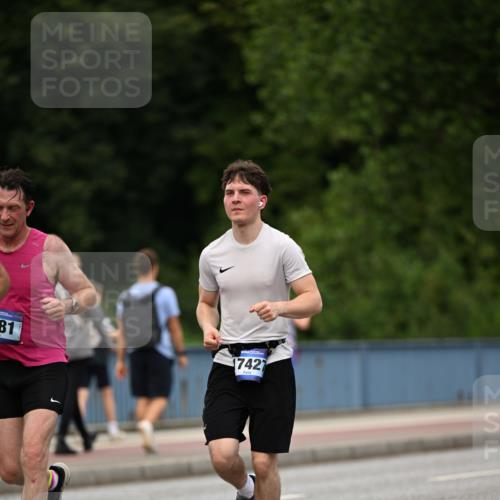 29.06.2025 - hella hamburg halbmarathon Dr. Thomas Lammeyer http://msf.ph/oto/8509185 29.06.2025 10:31:17 Kennedybrücke 1481, 2045, 2306, 2775, 3389, 4507, 4844, 6214, 6625, 6905, 7929, 9688, 10077, 10158, 11256 meine-sportfotos.de