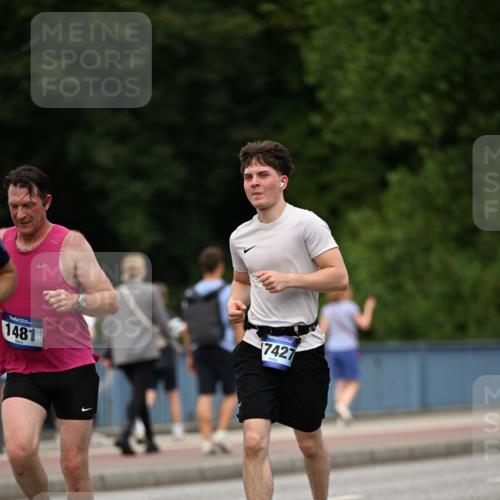 29.06.2025 - hella hamburg halbmarathon Dr. Thomas Lammeyer http://msf.ph/oto/8509188 29.06.2025 10:31:17 Kennedybrücke 1481, 2045, 2306, 2775, 3389, 4507, 4844, 6214, 6625, 6905, 7929, 9688, 10077, 10158, 11256 meine-sportfotos.de