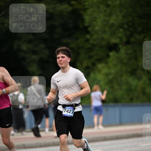 29.06.2025 - hella hamburg halbmarathon Dr. Thomas Lammeyer http://msf.ph/oto/8509189 29.06.2025 10:31:17 Kennedybrücke 1481, 2045, 2306, 2775, 3389, 4507, 4844, 6214, 6625, 6905, 7929, 9688, 10077, 10158, 11256 meine-sportfotos.de