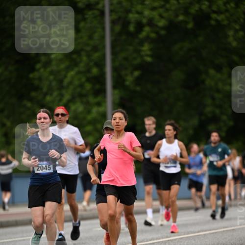 29.06.2025 - hella hamburg halbmarathon Dr. Thomas Lammeyer http://msf.ph/oto/8509236 29.06.2025 10:31:28 Kennedybrücke 1481, 2045, 2643, 3389, 4507, 4509, 5177, 5495, 6214, 7314, 7978, 8085, 9688, 10077, 10158, 10205 meine-sportfotos.de