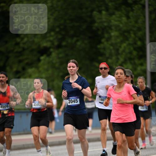 29.06.2025 - hella hamburg halbmarathon Dr. Thomas Lammeyer http://msf.ph/oto/8509246 29.06.2025 10:31:29 Kennedybrücke 1481, 2045, 2643, 3389, 4507, 4509, 5177, 5495, 6214, 7314, 7978, 8085, 8215, 9688, 10077, 10158, 10205 meine-sportfotos.de