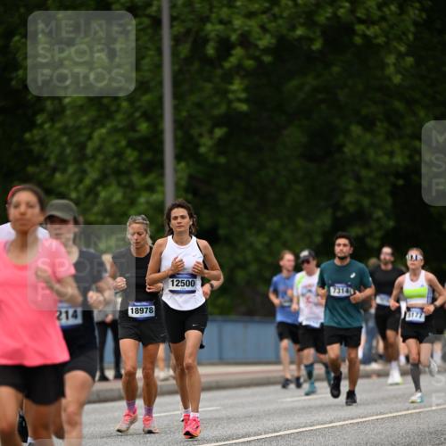 29.06.2025 - hella hamburg halbmarathon Dr. Thomas Lammeyer http://msf.ph/oto/8509248 29.06.2025 10:31:29 Kennedybrücke 1481, 2045, 2643, 3389, 4507, 4509, 5177, 5495, 6214, 7314, 7978, 8085, 8215, 9688, 10077, 10158, 10205 meine-sportfotos.de