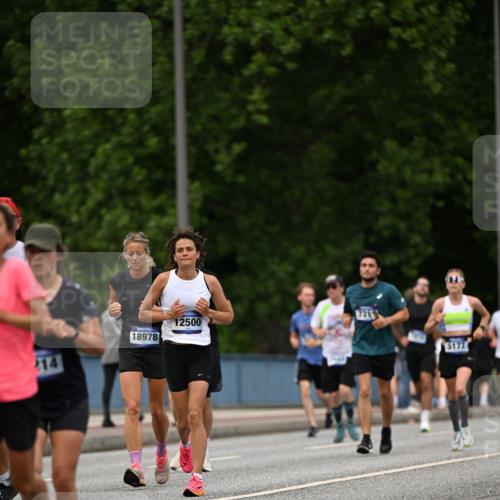 29.06.2025 - hella hamburg halbmarathon Dr. Thomas Lammeyer http://msf.ph/oto/8509249 29.06.2025 10:31:29 Kennedybrücke 1481, 2045, 2643, 3389, 4507, 4509, 5177, 5495, 6214, 7314, 7978, 8085, 8215, 9688, 10077, 10158, 10205 meine-sportfotos.de