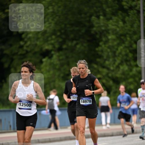 29.06.2025 - hella hamburg halbmarathon Dr. Thomas Lammeyer http://msf.ph/oto/8509252 29.06.2025 10:31:32 Kennedybrücke 2045, 2643, 3389, 4507, 4509, 5177, 5495, 6214, 7314, 7944, 7978, 8085, 8215, 9688, 10158, 10205 meine-sportfotos.de