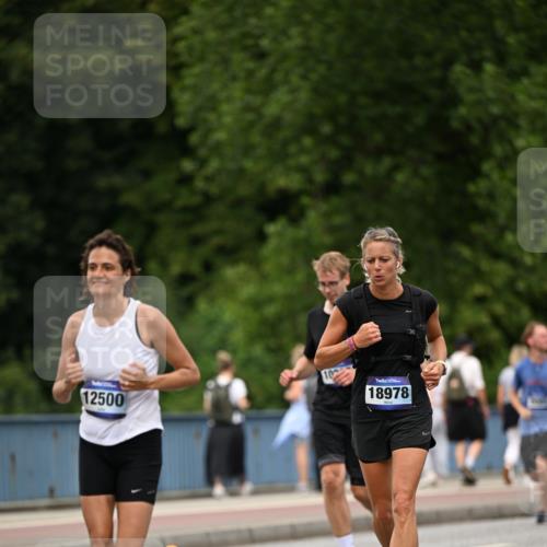 29.06.2025 - hella hamburg halbmarathon Dr. Thomas Lammeyer http://msf.ph/oto/8509259 29.06.2025 10:31:33 Kennedybrücke 2045, 2643, 3389, 4507, 4509, 5177, 5369, 5495, 6214, 7314, 7944, 7978, 8085, 8215, 9688, 10158, 10205 meine-sportfotos.de