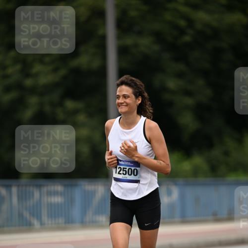 29.06.2025 - hella hamburg halbmarathon Dr. Thomas Lammeyer http://msf.ph/oto/8509274 29.06.2025 10:31:34 Kennedybrücke 2045, 2080, 2643, 3389, 4507, 4509, 5177, 5369, 5495, 6214, 7314, 7944, 7978, 8085, 8215, 9688, 10158, 10205 meine-sportfotos.de