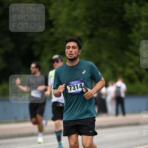 29.06.2025 - hella hamburg halbmarathon Dr. Thomas Lammeyer http://msf.ph/oto/8509297 29.06.2025 10:31:38 Kennedybrücke 2045, 2080, 2643, 3389, 4507, 4509, 5177, 5369, 5495, 5825, 6214, 7314, 7944, 7978, 8085, 8215, 9567, 10158, 10205 meine-sportfotos.de