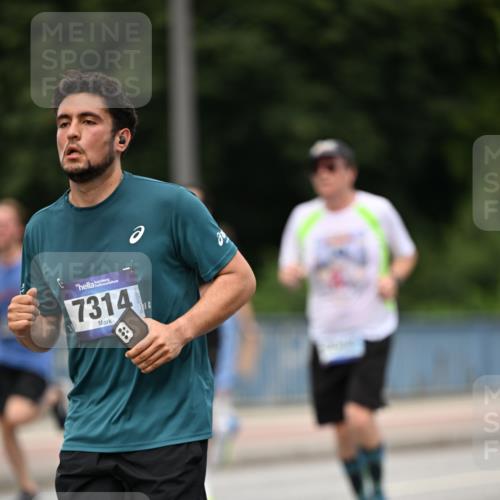 29.06.2025 - hella hamburg halbmarathon Dr. Thomas Lammeyer http://msf.ph/oto/8509323 29.06.2025 10:31:39 Kennedybrücke 2045, 2080, 2643, 3389, 4507, 4509, 5177, 5369, 5495, 5825, 6214, 7314, 7944, 7978, 8085, 8215, 9567, 10205 meine-sportfotos.de