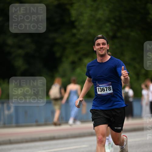 29.06.2025 - hella hamburg halbmarathon Dr. Thomas Lammeyer http://msf.ph/oto/8509366 29.06.2025 10:31:44 Kennedybrücke 1793, 2045, 2080, 2643, 4507, 4509, 5177, 5369, 5495, 5825, 6214, 7234, 7314, 7944, 7978, 8085, 8215, 9567, 10205 meine-sportfotos.de