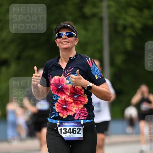 29.06.2025 - hella hamburg halbmarathon Dr. Thomas Lammeyer http://msf.ph/oto/8509385 29.06.2025 10:31:45 Kennedybrücke 1793, 2045, 2080, 2643, 4507, 4509, 5177, 5369, 5495, 5825, 6214, 7234, 7314, 7944, 7978, 8085, 8215, 9567, 10205 meine-sportfotos.de