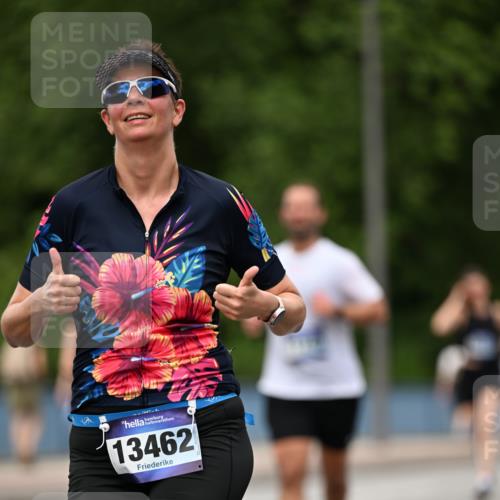 29.06.2025 - hella hamburg halbmarathon Dr. Thomas Lammeyer http://msf.ph/oto/8509393 29.06.2025 10:31:46 Kennedybrücke 1148, 1793, 2080, 2643, 4372, 4507, 4509, 5177, 5369, 5495, 5825, 7234, 7314, 7944, 7978, 8085, 8215, 8327, 9567, 10205 meine-sportfotos.de