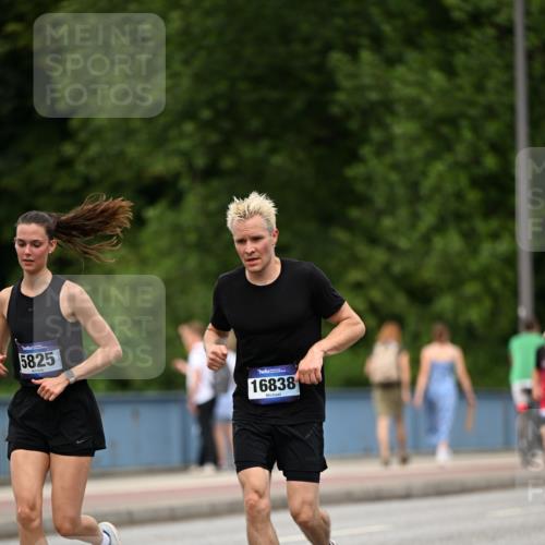 29.06.2025 - hella hamburg halbmarathon Dr. Thomas Lammeyer http://msf.ph/oto/8509437 29.06.2025 10:31:51 Kennedybrücke 1148, 1793, 2080, 2643, 4372, 5369, 5495, 5825, 5903, 7234, 7314, 7944, 7978, 8085, 8215, 8327, 9567, 10205 meine-sportfotos.de