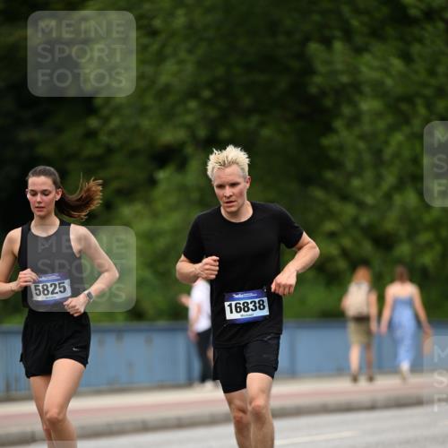 29.06.2025 - hella hamburg halbmarathon Dr. Thomas Lammeyer http://msf.ph/oto/8509439 29.06.2025 10:31:51 Kennedybrücke 1148, 1793, 2080, 2643, 4372, 5369, 5495, 5825, 5903, 7234, 7314, 7944, 7978, 8085, 8215, 8327, 9567, 10205 meine-sportfotos.de