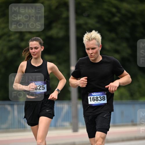 29.06.2025 - hella hamburg halbmarathon Dr. Thomas Lammeyer http://msf.ph/oto/8509456 29.06.2025 10:31:53 Kennedybrücke 1148, 1530, 1793, 2080, 2643, 4372, 5369, 5495, 5825, 5903, 7234, 7944, 7978, 8085, 8215, 8327, 9567 meine-sportfotos.de