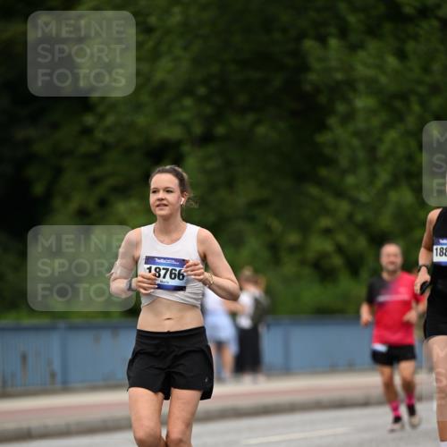 29.06.2025 - hella hamburg halbmarathon Dr. Thomas Lammeyer http://msf.ph/oto/8509468 29.06.2025 10:31:54 Kennedybrücke 1148, 1530, 1793, 2080, 2643, 4372, 5369, 5495, 5825, 5903, 7234, 7944, 7978, 8085, 8215, 8327, 9567 meine-sportfotos.de