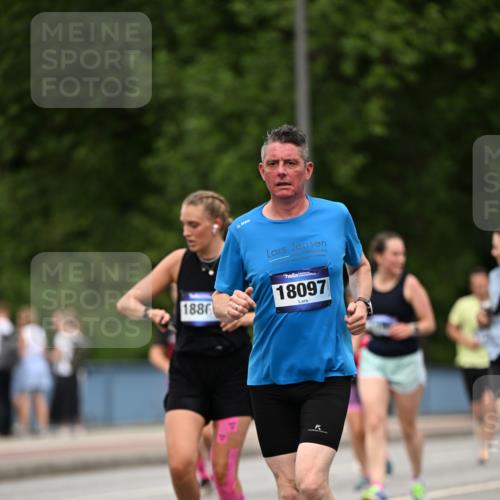 29.06.2025 - hella hamburg halbmarathon Dr. Thomas Lammeyer http://msf.ph/oto/8509473 29.06.2025 10:31:55 Kennedybrücke 1148, 1530, 1793, 2080, 2643, 4372, 5369, 5495, 5825, 5903, 7234, 7944, 7978, 8085, 8215, 8327, 9567 meine-sportfotos.de