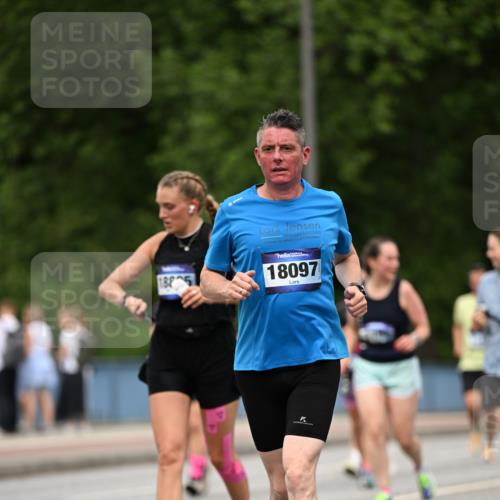 29.06.2025 - hella hamburg halbmarathon Dr. Thomas Lammeyer http://msf.ph/oto/8509476 29.06.2025 10:31:55 Kennedybrücke 1148, 1530, 1793, 2080, 2643, 4372, 5369, 5495, 5825, 5903, 7234, 7944, 7978, 8085, 8215, 8327, 9567 meine-sportfotos.de