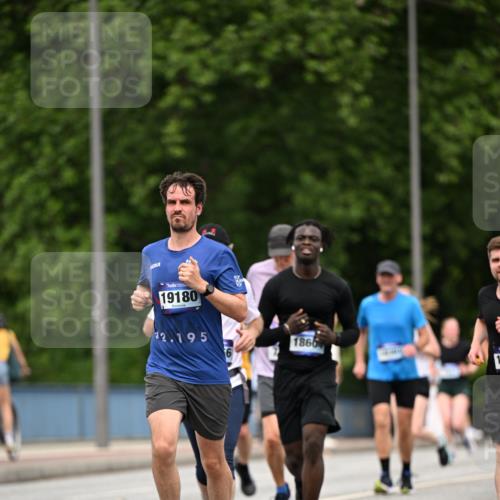 29.06.2025 - hella hamburg halbmarathon Dr. Thomas Lammeyer http://msf.ph/oto/8509620 29.06.2025 10:32:14 Kennedybrücke 1148, 1530, 4372, 5285, 5707, 5903, 5939, 7667, 7764, 7980, 8327, 9855, 10412, 10413 meine-sportfotos.de
